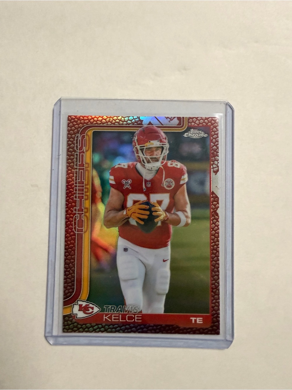 🔥Travis Kelce 2025 Topps Chrome Pigskin Refractor #150 Chiefs